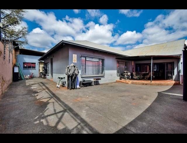 4 BEDROOM HOUSE FOR SALE IN SINOVILLE